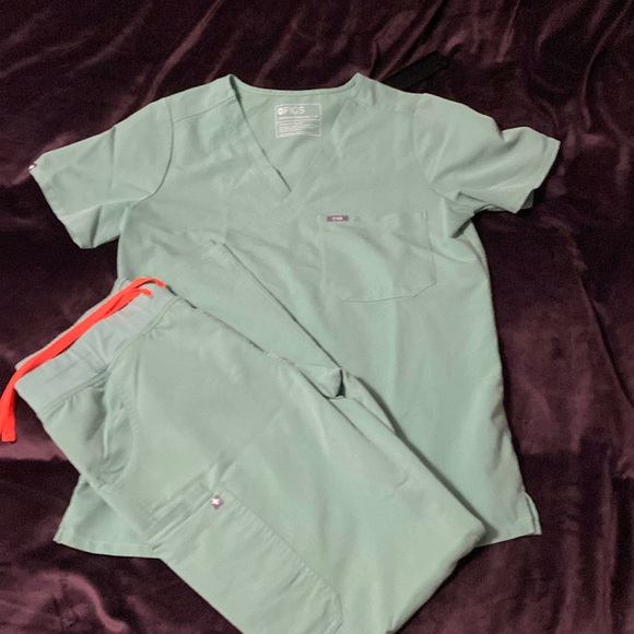 Figs Mint Green Scrub Set - Picture 1 of 2